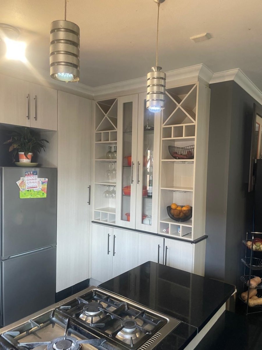 4 Bedroom Property for Sale in Gateway Manor North West